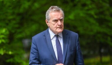 Piotr Gliński boi się szybkiej kolei? Jego słowa wywołały burzę. "Drezyna PLUS"