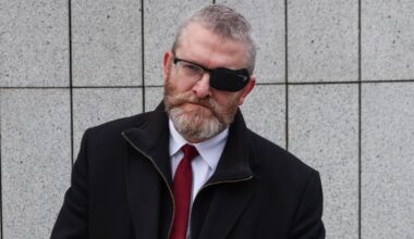 Samorządy tłumaczą się z pokazu filmu Grzegorza Brauna. "Całkowicie zaskoczeni"