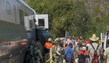 Katastrofa kolejowa. Wiele ofiar, wagony nad urwiskiem