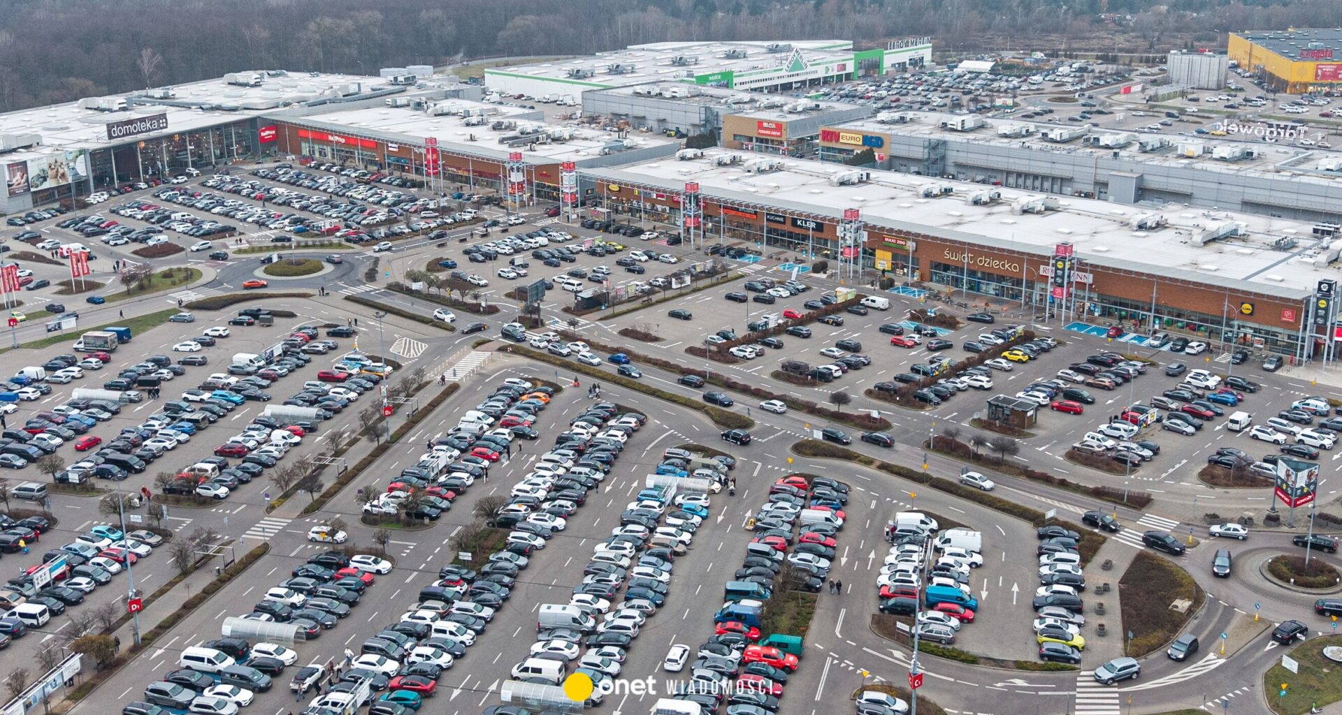 Grudzień z trzema niedzielami handlowymi. Sklepy otwarte przed świętami