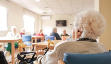 Teściowa po śmierci męża zmieniła życie. Rodzina w szoku przez wydatki