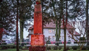 Runął pomnik upamiętniający Armię Czerwoną w Maszewie. "Ruski mir nie ma prawa tutaj sięgać"