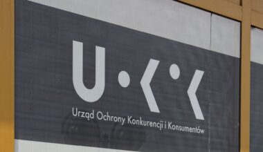 Nauczyciele, mundurówka, politycy. Tak wzrosną pensje dla budżetówki