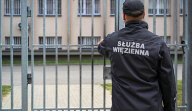 Połaszczył się na ozdoby z choinki. Wpadł, gdy wrócił po więcej