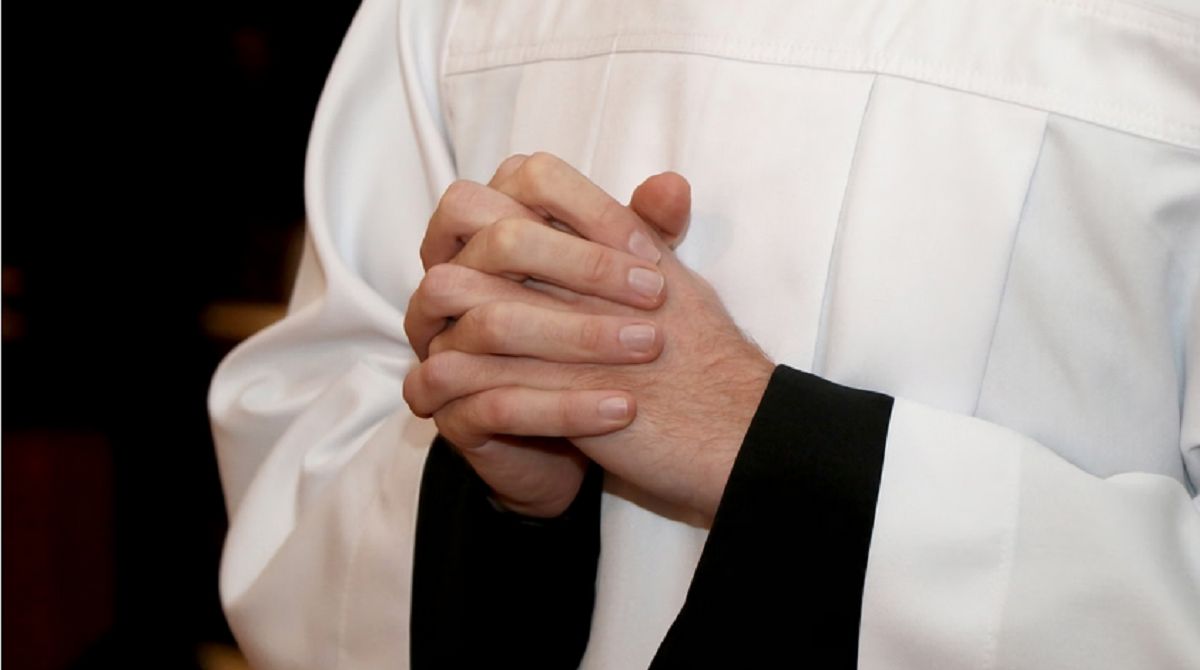 Biegł z nożem. Policja ujawnia nagranie z Myślenic