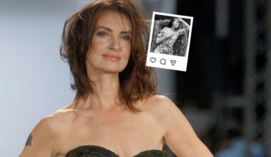 Stanęła przy choince. W cekinowej mini wygląda obłędnie