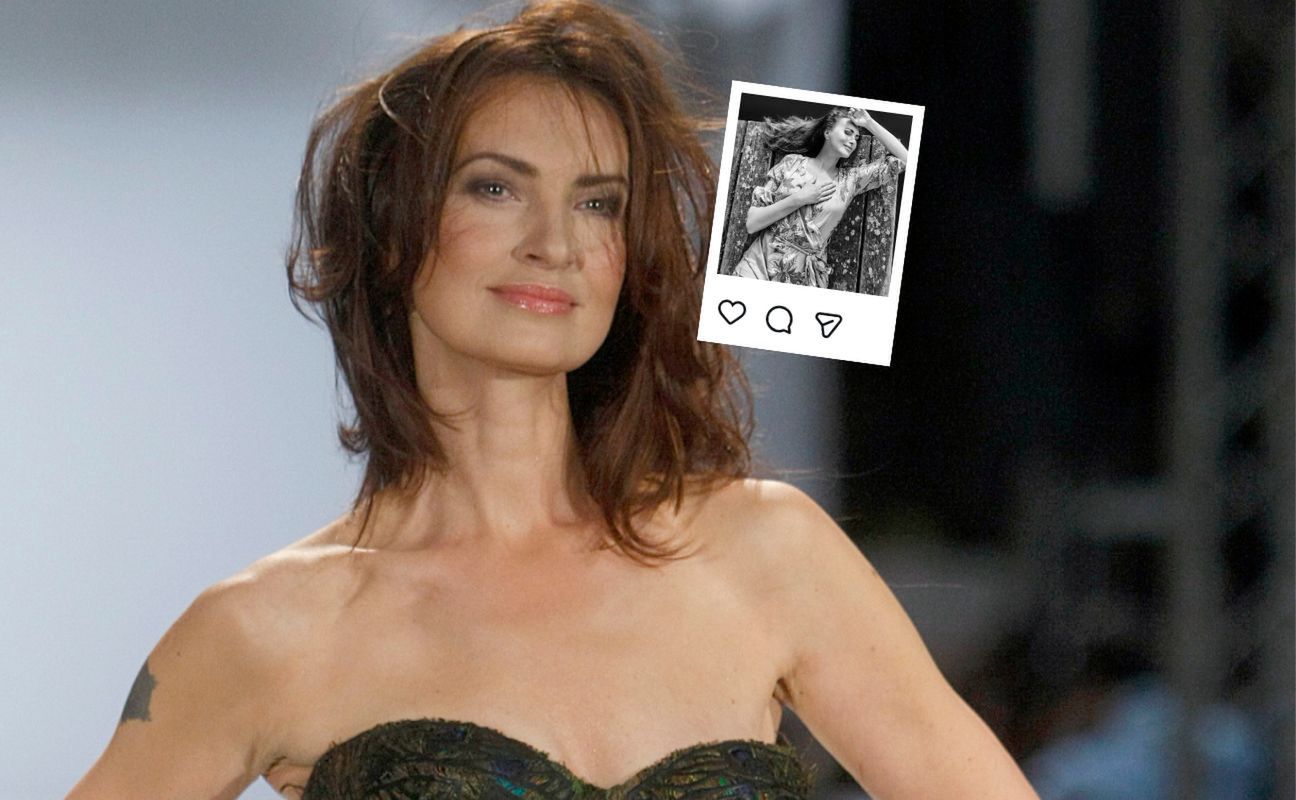 Stanęła przy choince. W cekinowej mini wygląda obłędnie