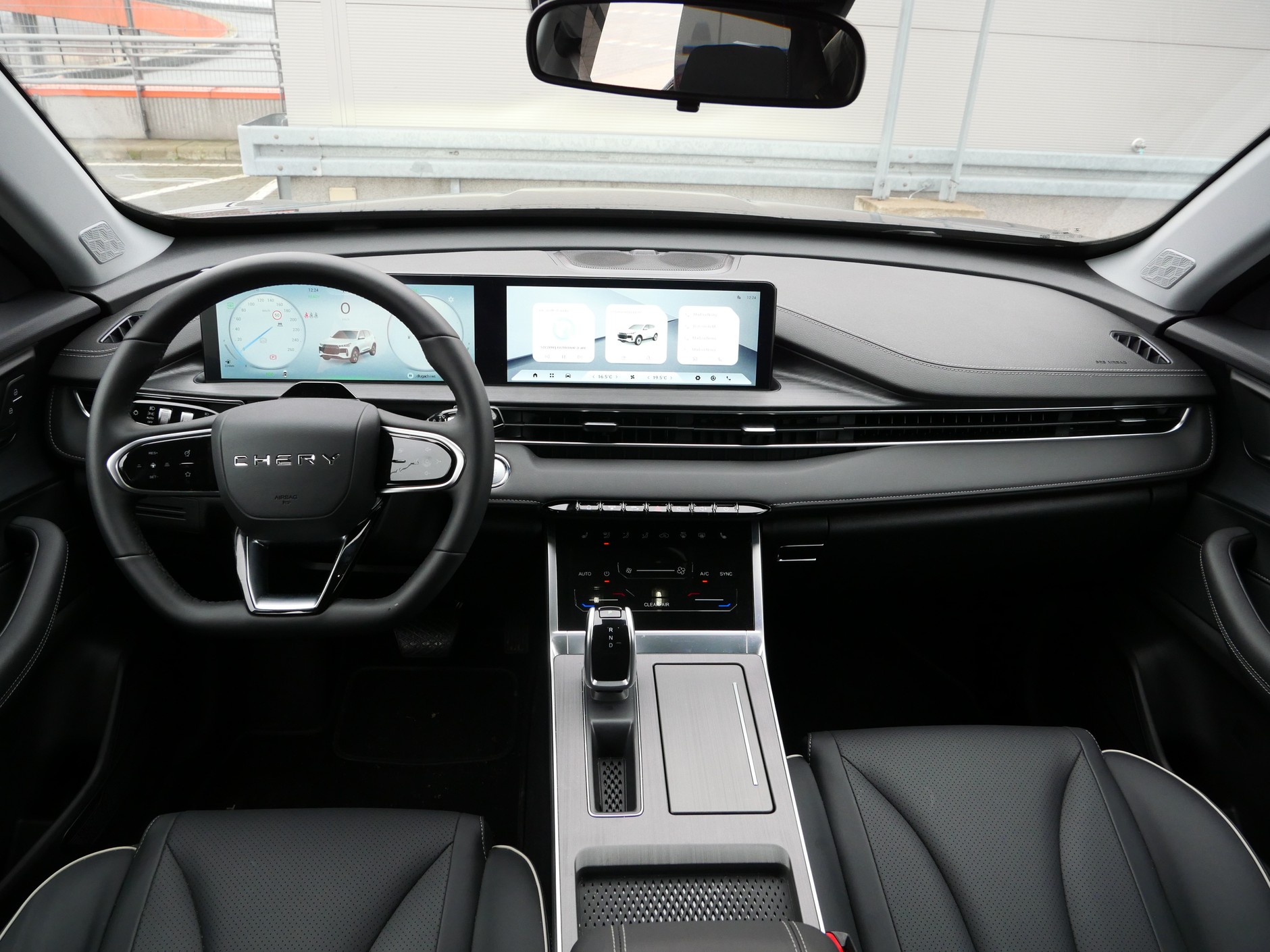 Chery Tiggo 4: wnętrze wygląda niczym z samochodu o klasę lub dwie wyżej. Jakość montażu nie budzi zastrzeżeń.
