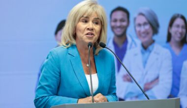 Kurierzy toną w długach. Eksperci tłumaczą: syndrom darmowej paczki