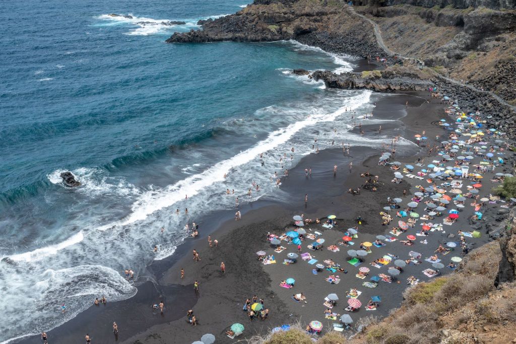 Nagranie z trasy S2. Prawie wpadł pod ciężarówkę