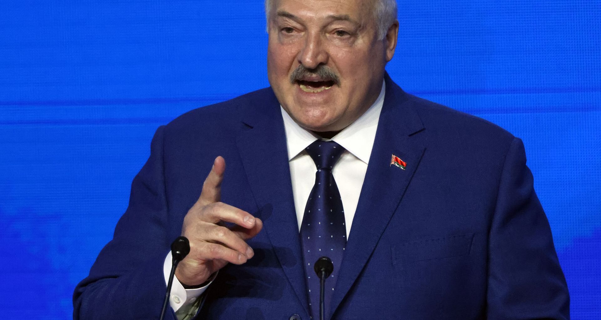 Ostrzał rakietowy trwa. Budynki w Kijowie płoną od rana