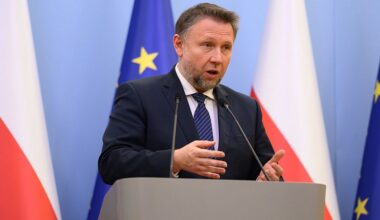 Polacy ocenili politykę Sikorskiego. Skrajne opinie, wielu się waha