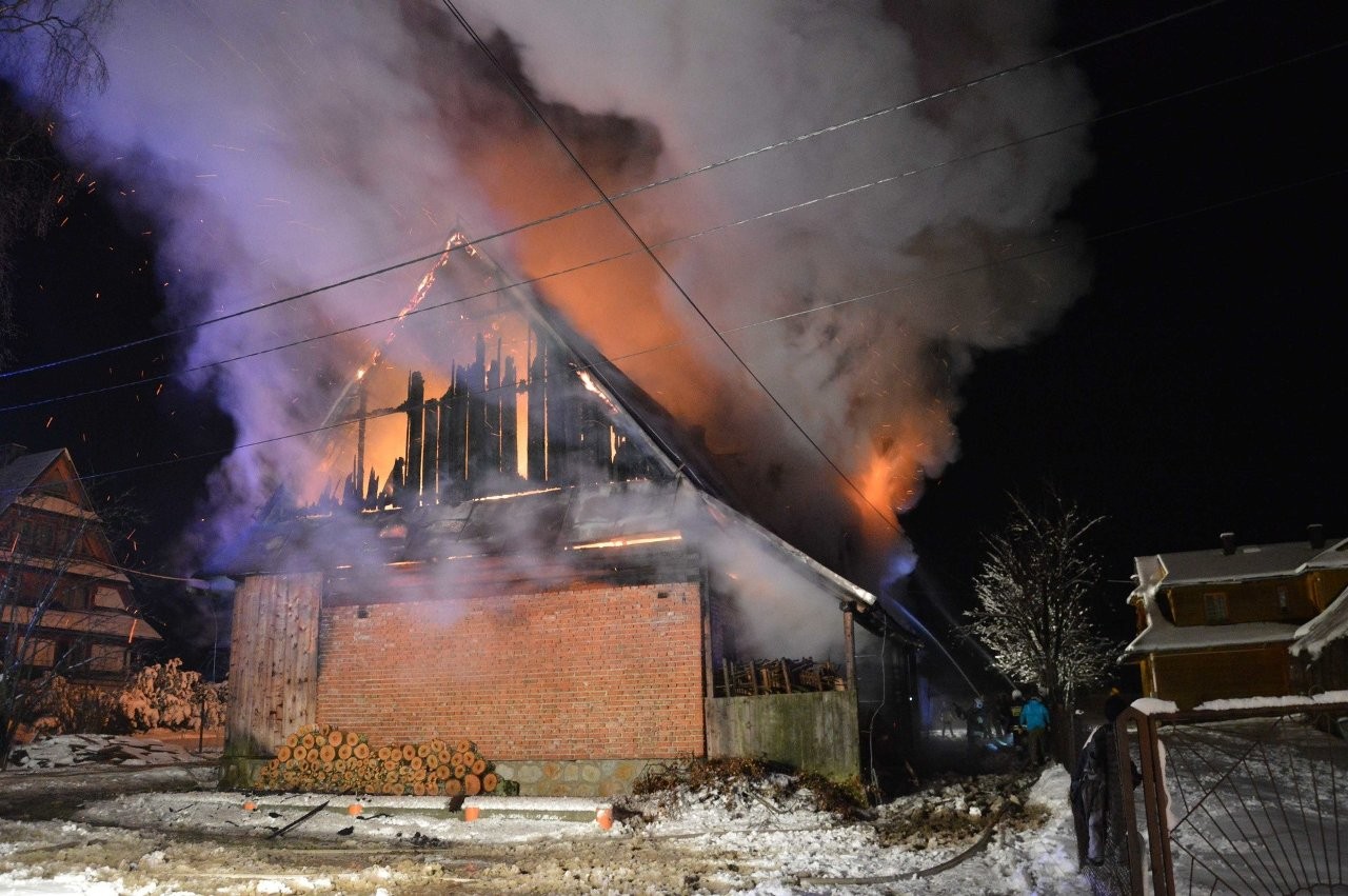 Pożar domu w Murzasichlu, jaki wybuchł w noc sylwestrową 2018/2019 w Murzasichlu na Podhalu