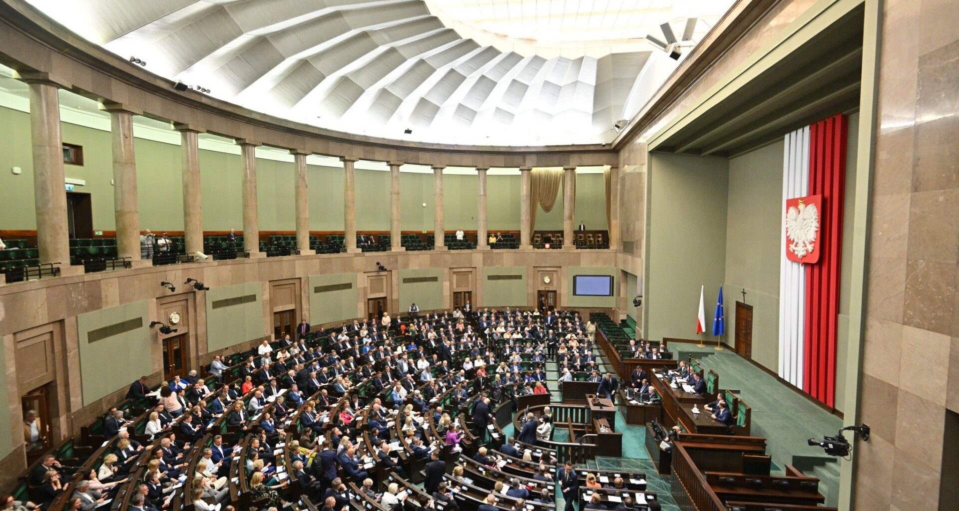 Jakie podwyżki i ile pieniędzy na służby? Sejm przyjął budżet na 2026 rok