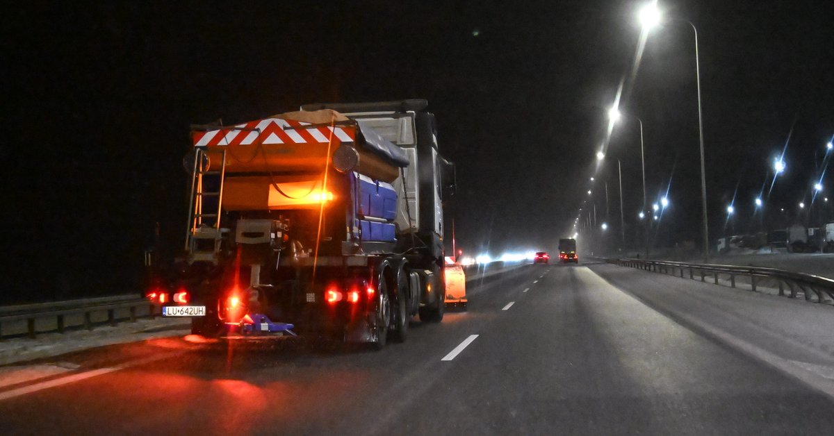Policja dostarczy ciepłe napoje ludziom z S7. Schronienie czeka w Ostródzie
