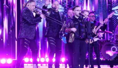 Blokada na trasie. Ciężarówki utknęły w zaspach