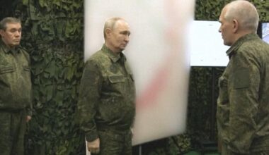 Władimir Putin podczas wizyty w dowództwie Zachodniej Grupy Wojsk SZ FR. Tam dowiedział się o "wyzwoleniu" Kupiańska. 20 listopada 2025 r. Zdjęcie: kremlin.ru