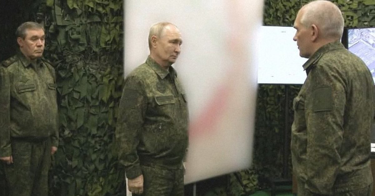 Władimir Putin podczas wizyty w dowództwie Zachodniej Grupy Wojsk SZ FR. Tam dowiedział się o "wyzwoleniu" Kupiańska. 20 listopada 2025 r. Zdjęcie: kremlin.ru