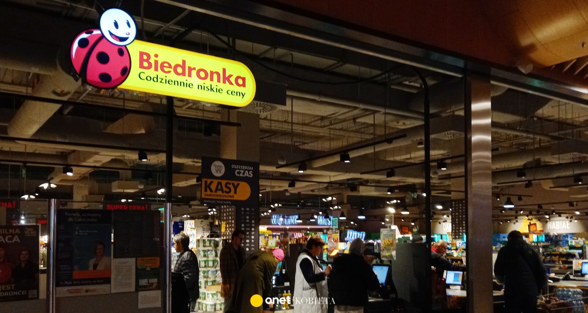 Wigilia bez handlu, ale więcej pracy przed świętami. Fala skarg pracowników