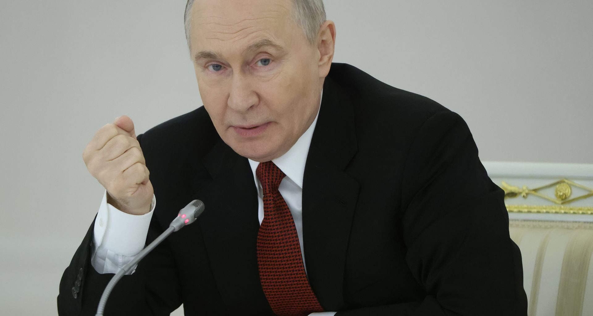 Nagranie z Mławy. Pasażerowie brnęli w śniegu po kolana. PKP komentuje