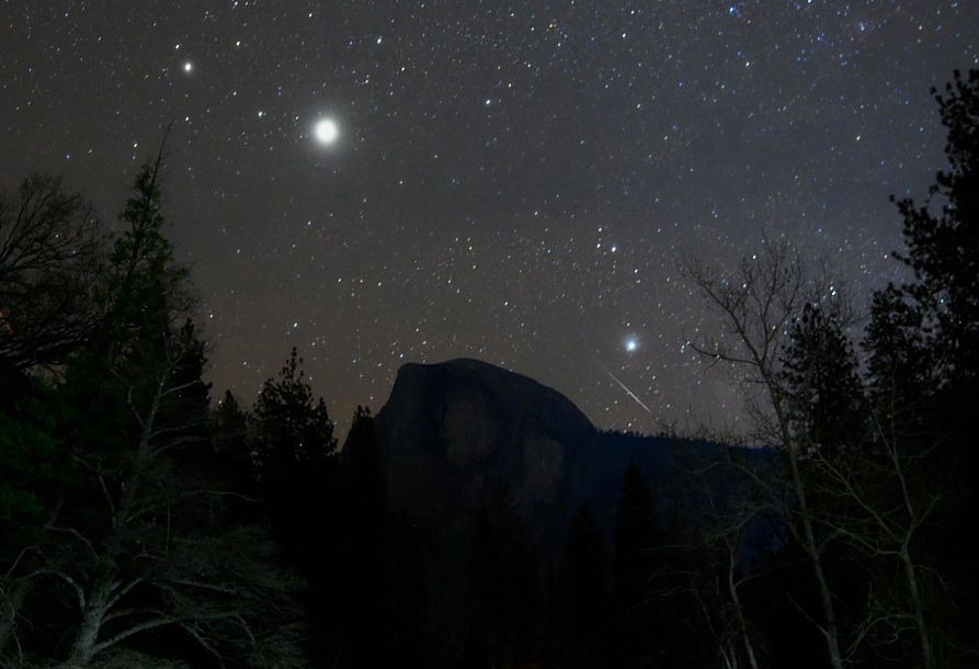 Awaria kolei w Warszawie. Opóźnienia i zmienione trasy pociągów