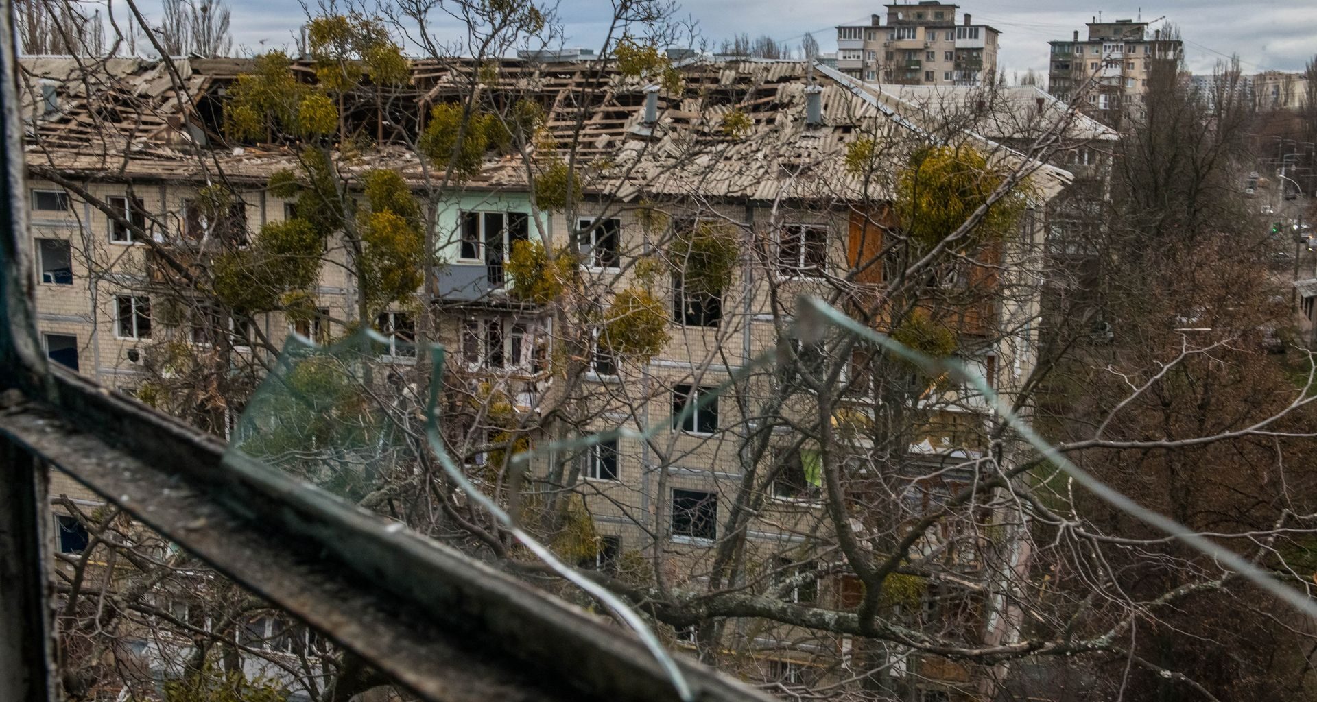 Dwie osoby zakleszczone. Akcja strażaków tuż przed północą w Warszawie