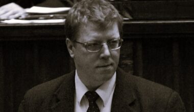 Nie żyje Cezary Miżejewski. Były wiceminister pracy i społecznik odszedł w dniu swoich 61. urodzin - Onet