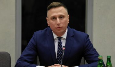 "Chamstwo". Europoseł składa zawiadomienie po starciu senatora PiS z dziennikarką TVP - Onet