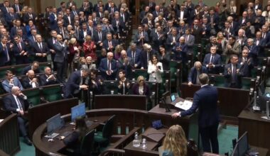 Gorąco w Sejmie: "Nie ma pan prawa tak mówić do prezydenta!". Ławy PiS wstały