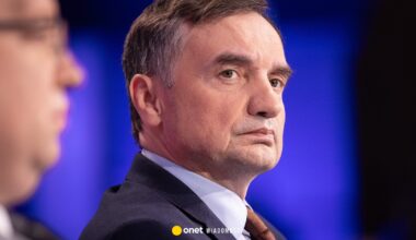 Zbigniew Ziobro wygłosił oświadczenie. Pojawił się na ekranie w siedzibie PiS