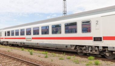 Spór o zakup używanych wagonów. Malepszak: To kropla w morzu potrzeb