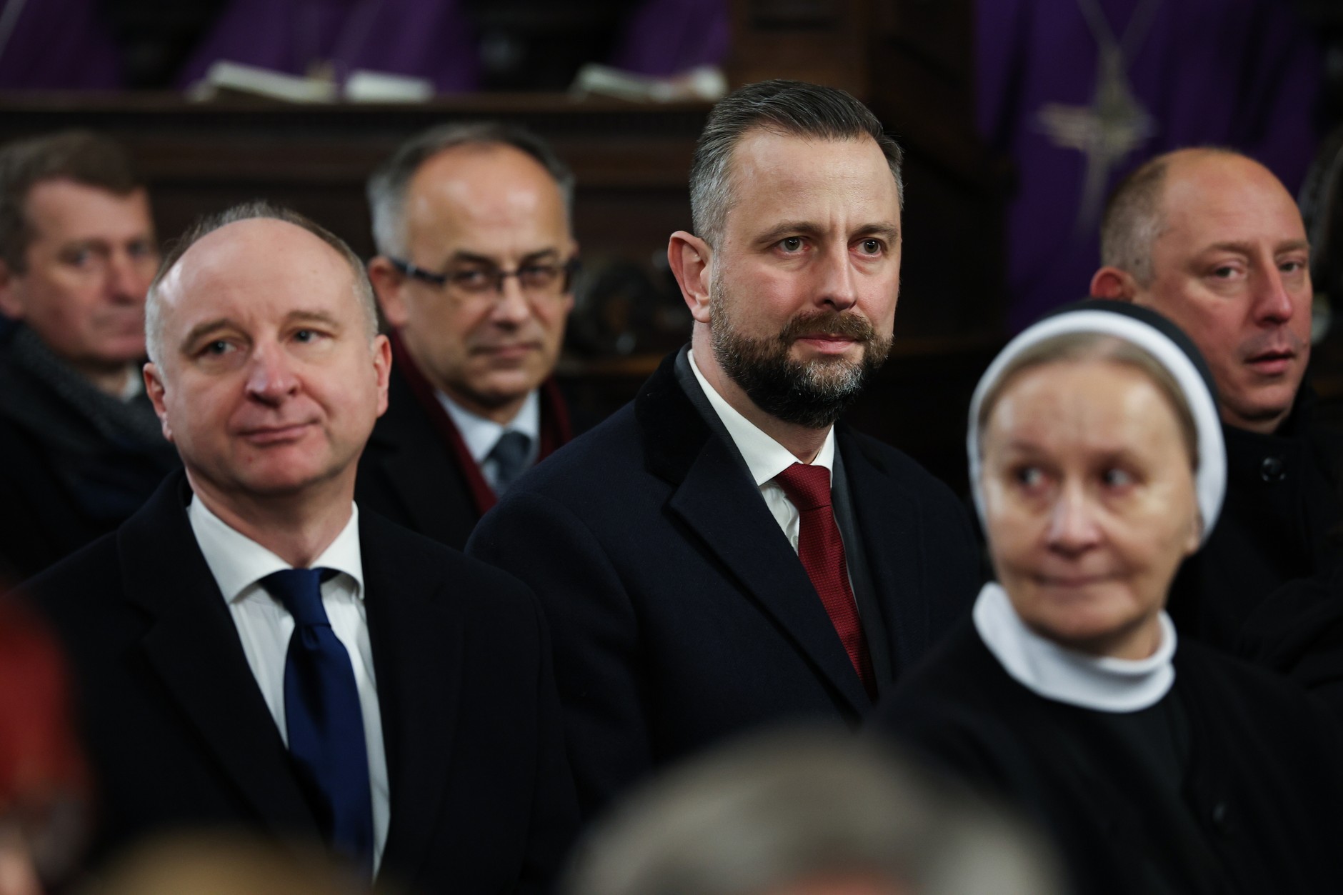 Na mszy obecni są sekretarz stanu w KPRP Wojciech Kolarski i wicepremier, minister obrony narodowej Władysław Kosiniak-Kamysz