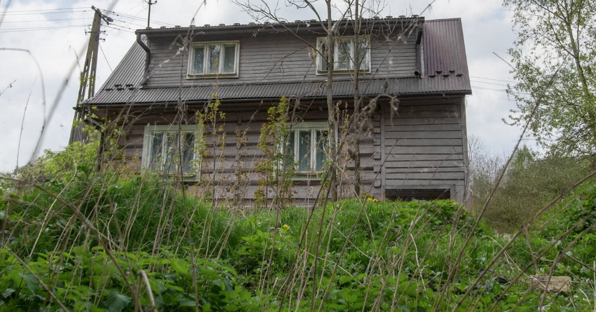 Opuszczony dom jak muzeum PRL-u. Niezwykłe odkrycie podczas spaceru po wsi