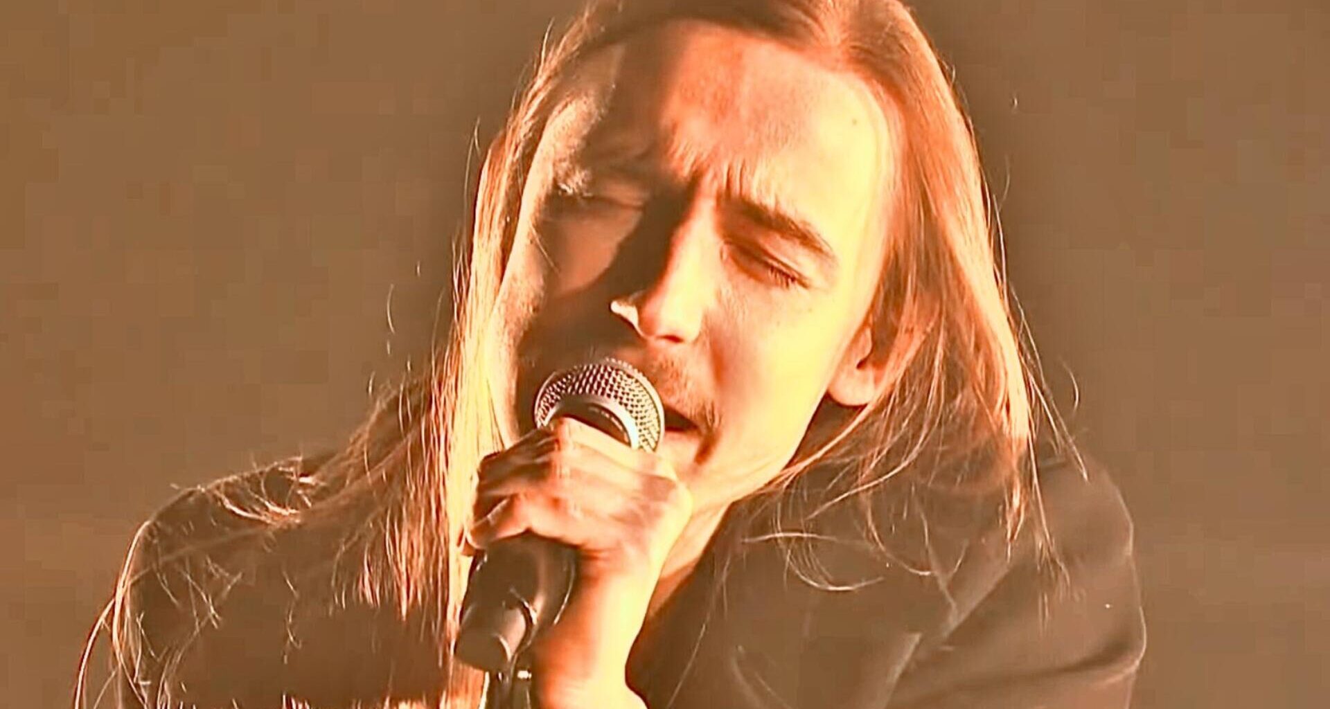 Rockowy szlagier lat 70. w "The Voice". Był "lepszy od Cugowskiego"