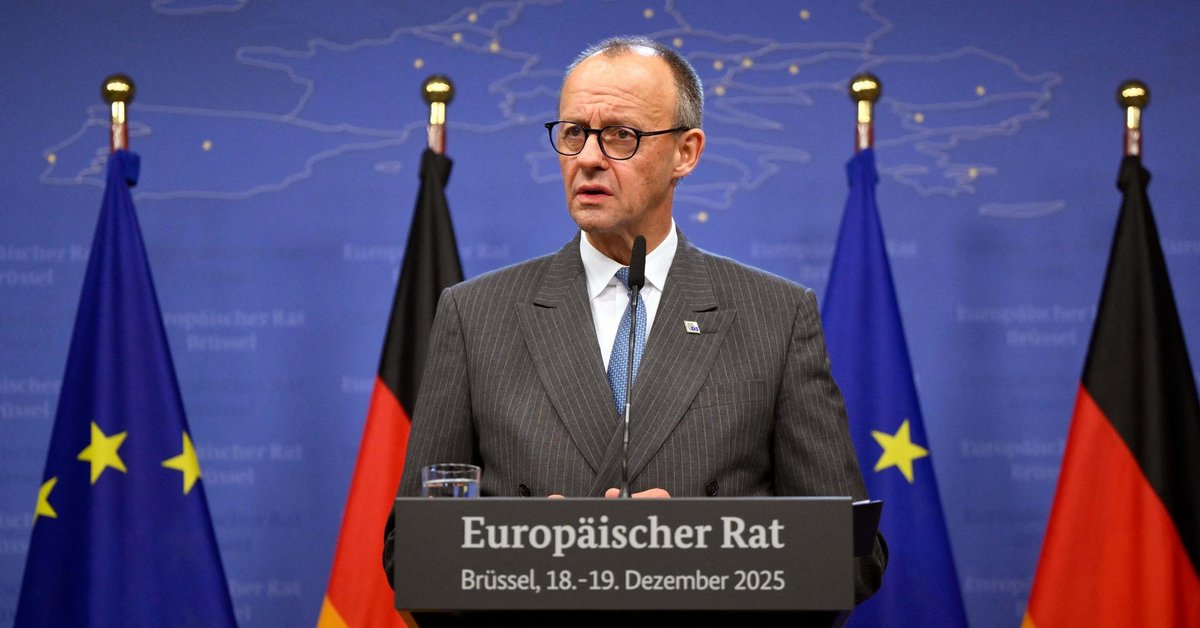 Kanclerz Niemiec Friedrich Merz podczas konferencji prasowej na szczycie UE