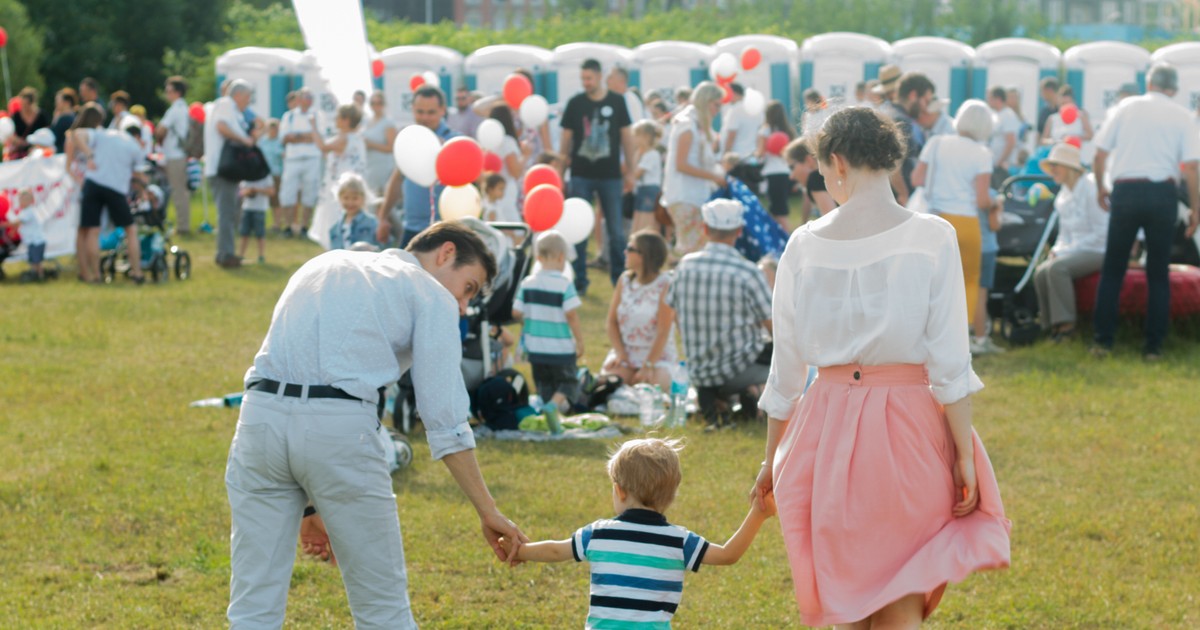 Karta Dużej Rodziny zyskuje nowe przywileje. Wydłużony zasiłek dla bezrobotnych od 2026 r.