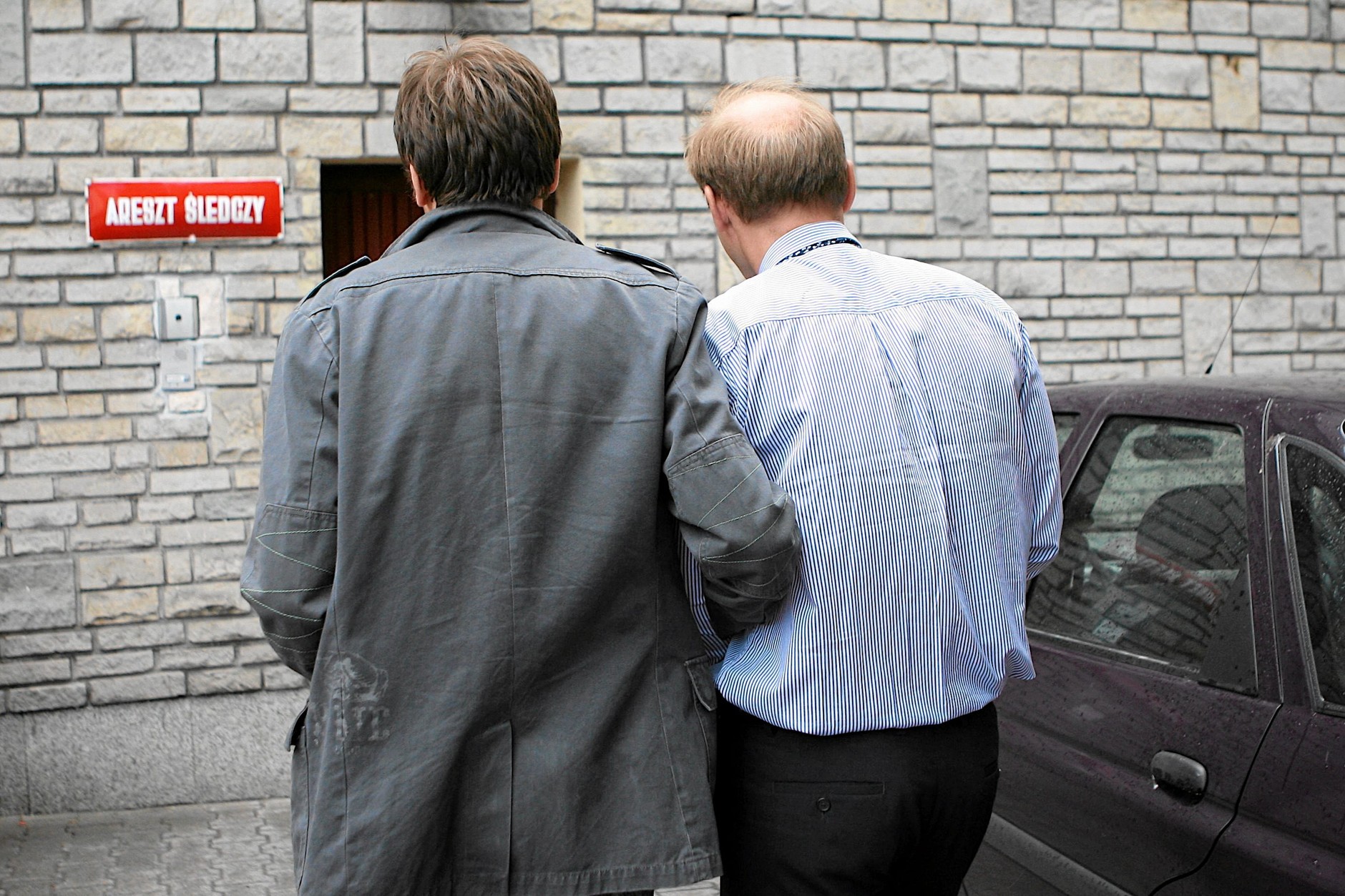 21 czerwca 2011 r., policja wprowadza aresztowanego notariusza Wojciecha C. do poznańskiego Aresztu Śledczego