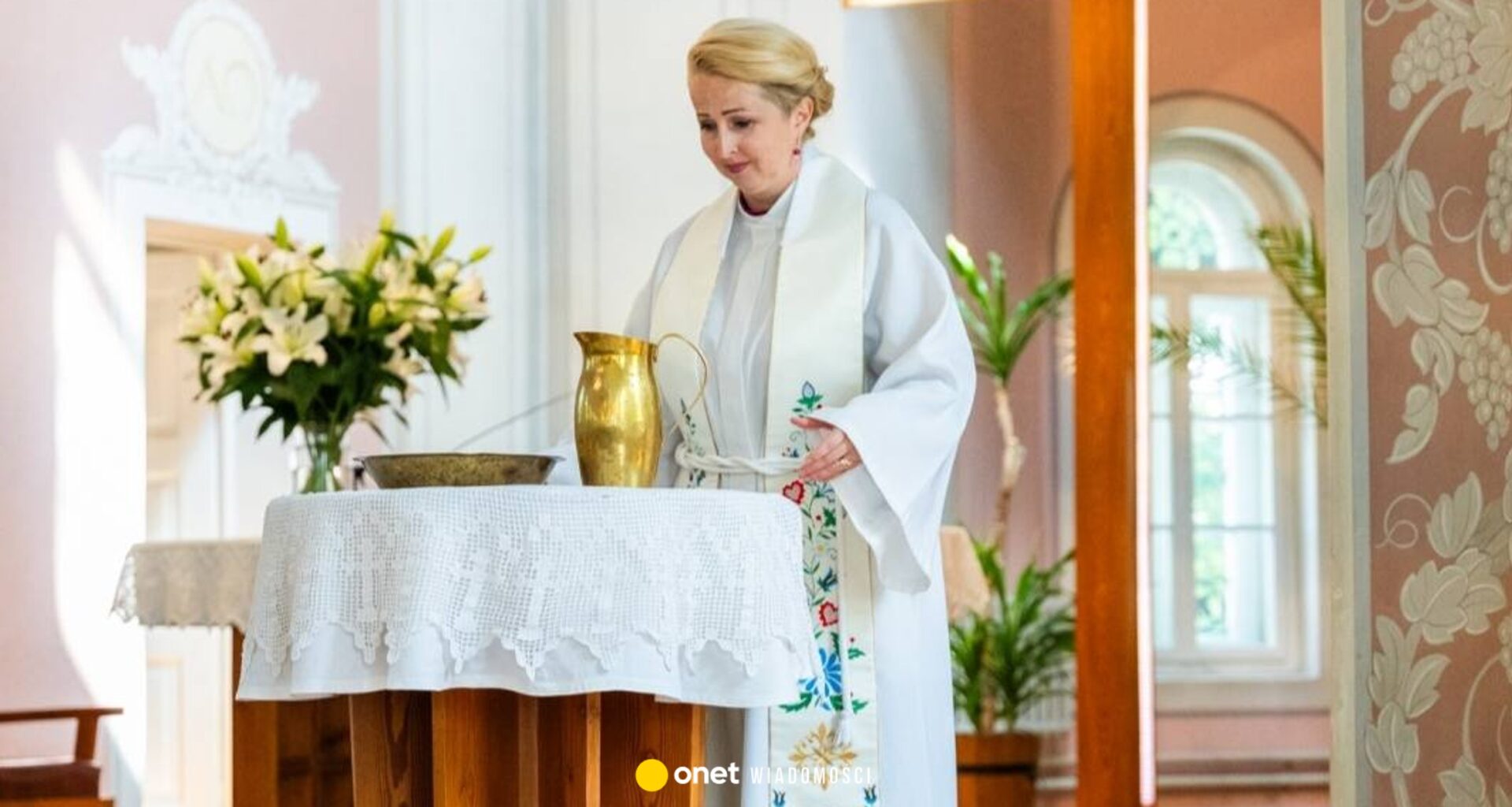 Jest pierwszą Polką-biskupką w historii. "W dniu konsekracji miałam prywatnego ochroniarza"