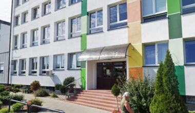 Skandal w Bydgoszczy. Uczeń uderzył nauczycielkę. Interweniowała policja - Onet