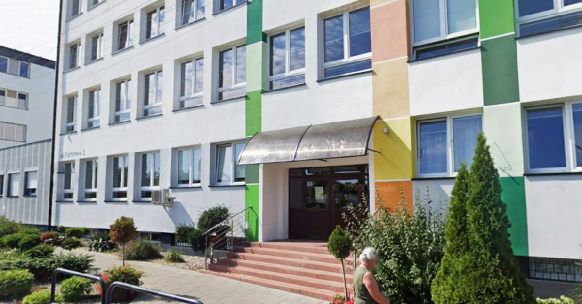 Skandal w Bydgoszczy. Uczeń uderzył nauczycielkę. Interweniowała policja - Onet