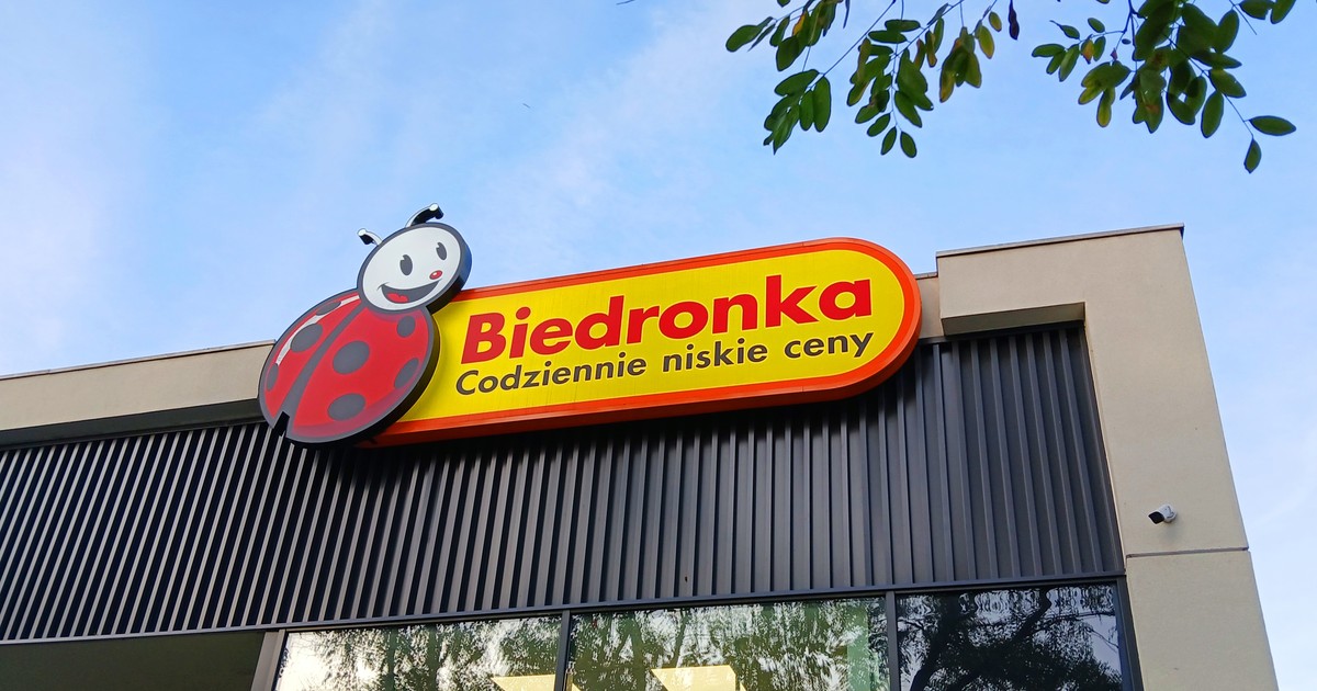 Biedronka premiuje za sprzedaż alkoholu. Związki zawodowe biją na alarm