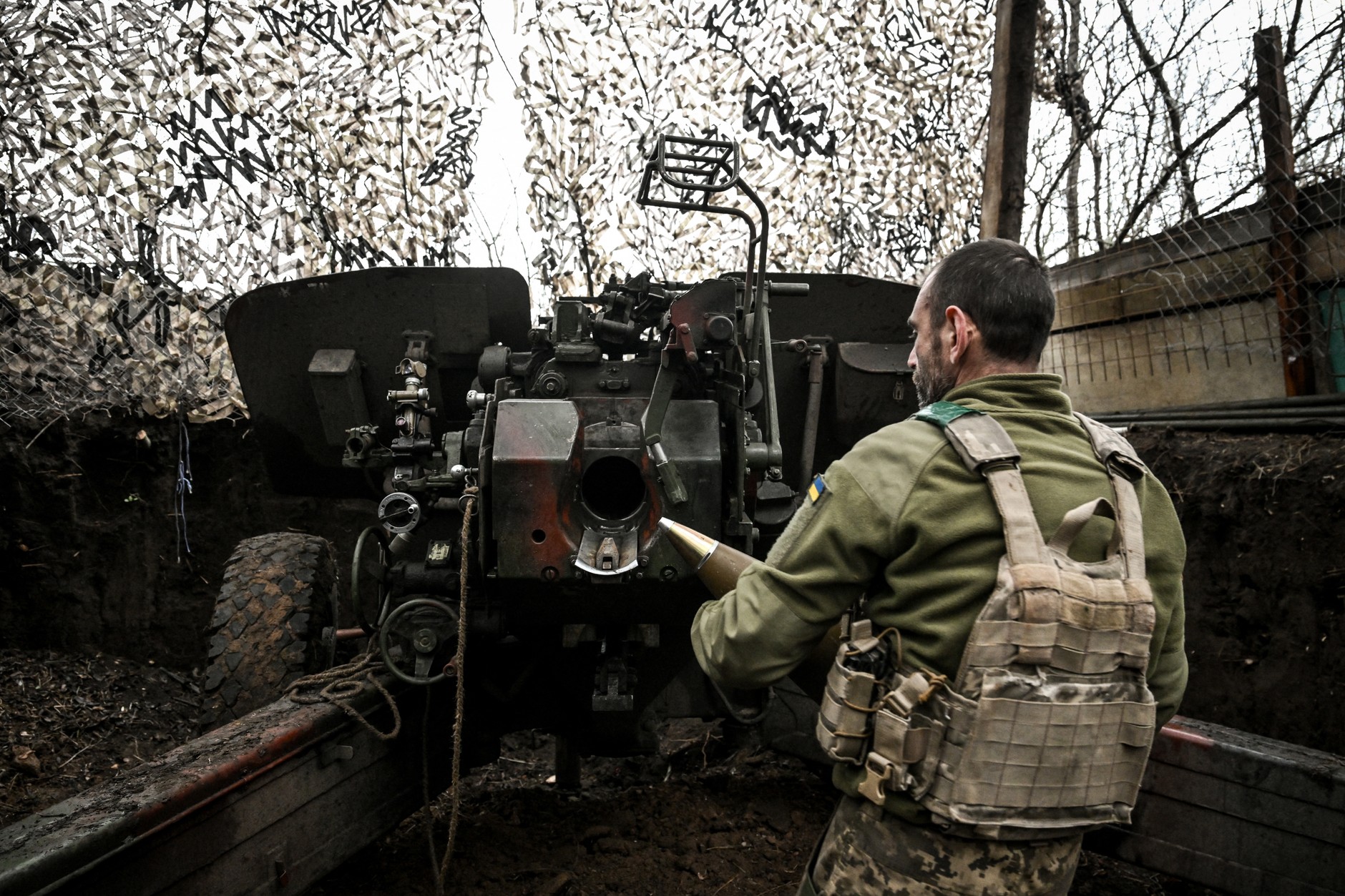 Ukraiński żołnierz na froncie w obwodzie donieckim, 12 grudnia 2025 r.