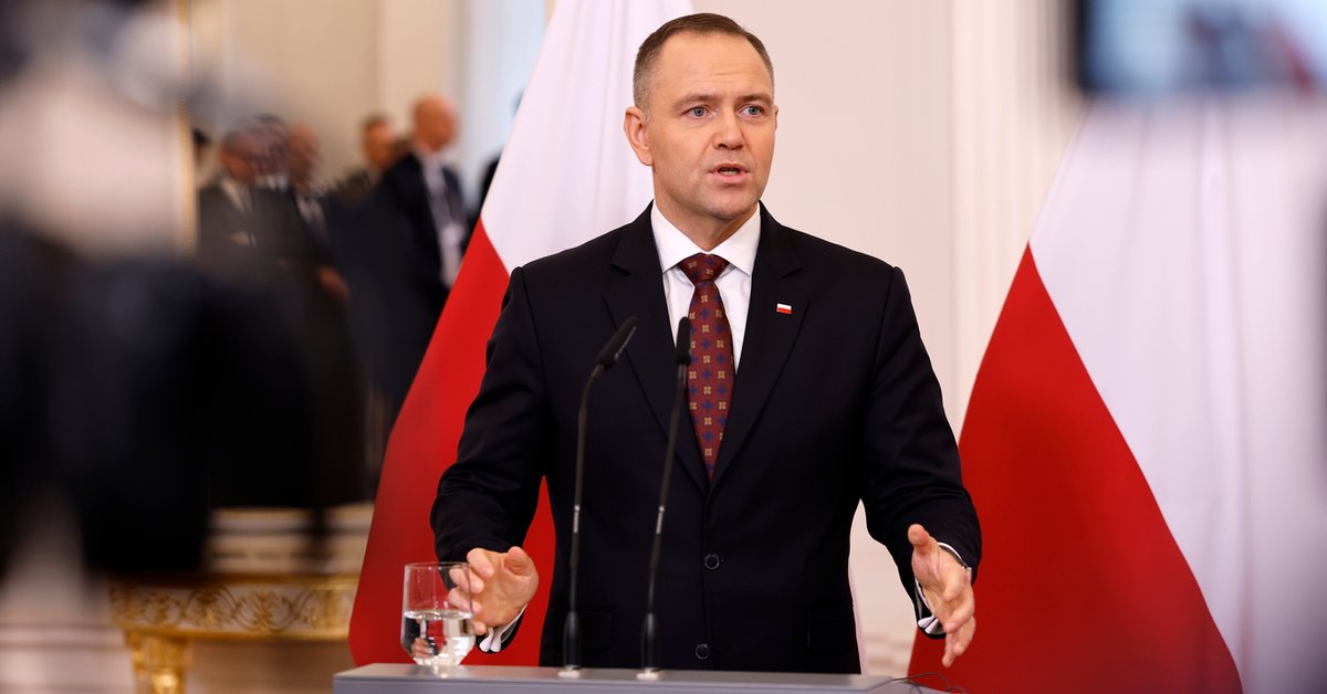 Brudna limuzyna dla Nawrockiego. Zjadliwy komentarz. "Przydacz z Boguckim mogliby wypolerować"