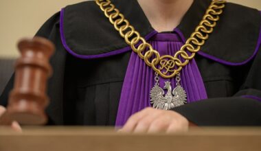 Zatrzymał się oplem. Podłożył ogień. Trwają poszukiwania