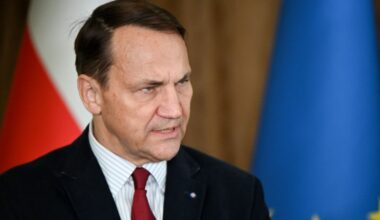 Nawet 1800 zł miesięcznie. Ruszają wypłaty na konta policjantów