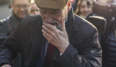 Macierewicz zaskoczył przed siedzibą PiS. Uwagę przykuł drobny szczegół