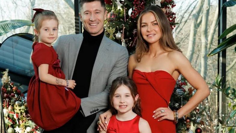 Klaudia El Dursi POKAZUJE CÓRKĘ na tle choinki. Uroczo? (FOTO)