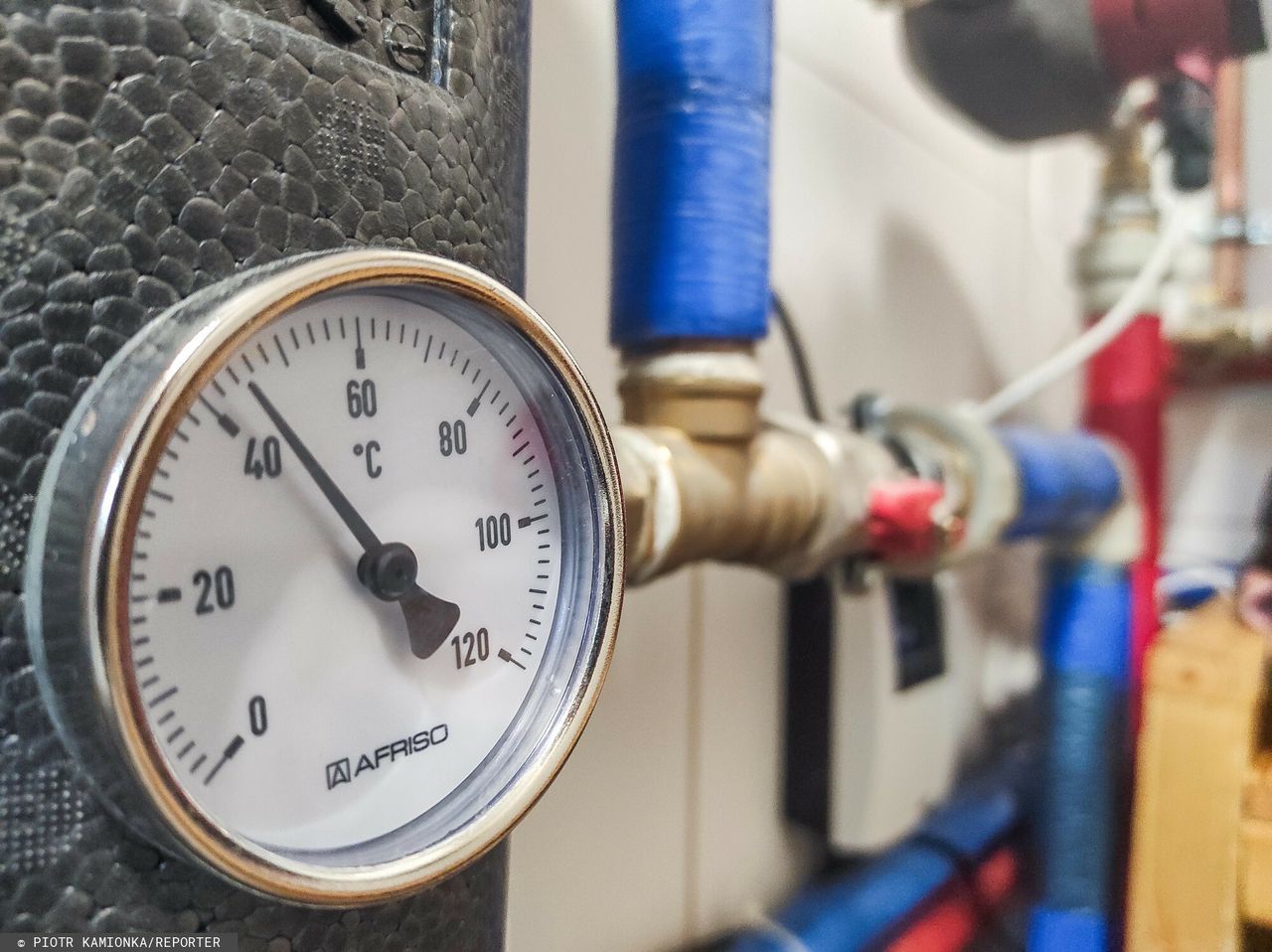 Miliony Polaków zainwestowały w piece na gaz. Co teraz? "Toczą się prace"