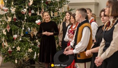 Marta Nawrocka udekorowała Pałac Prezydencki. Uwagę zwraca ozdoba świąteczna na głowie małej Kasi