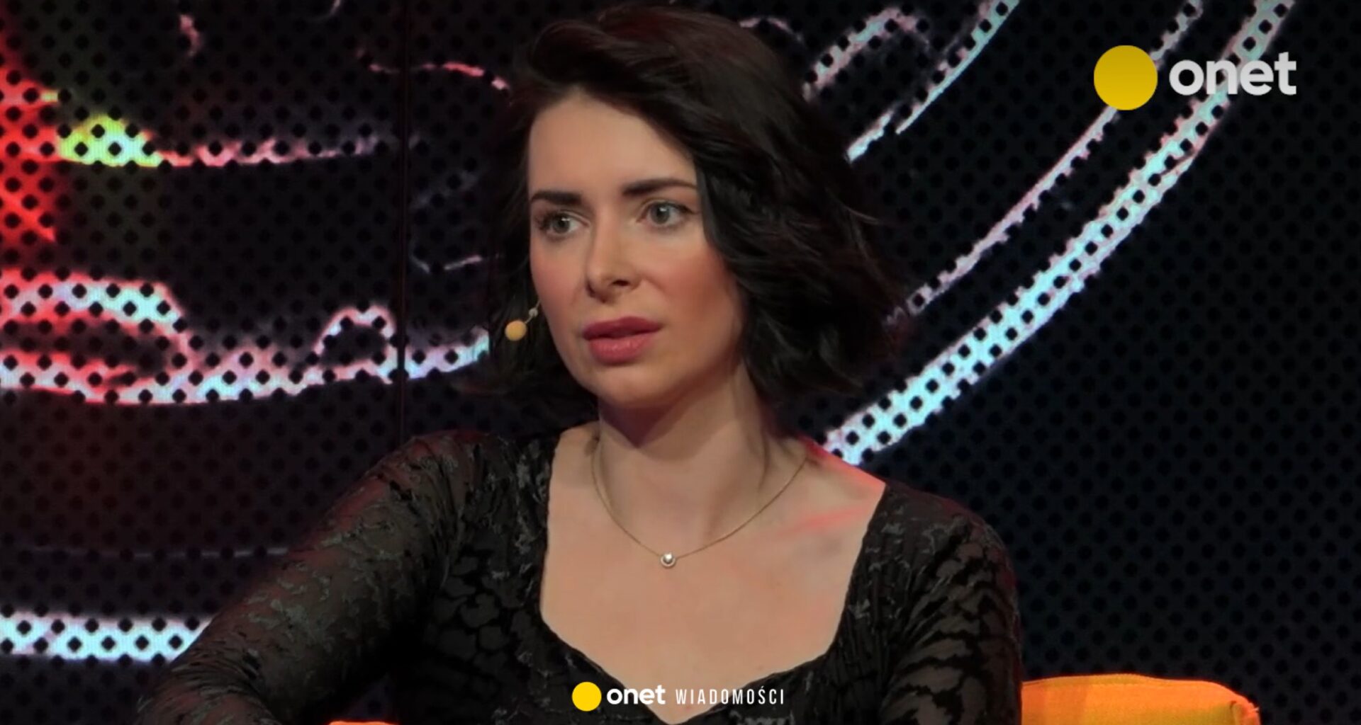 "Studentki przez wiele godzin musiały tańczyć nago". Dziennikarka ujawnia patologie